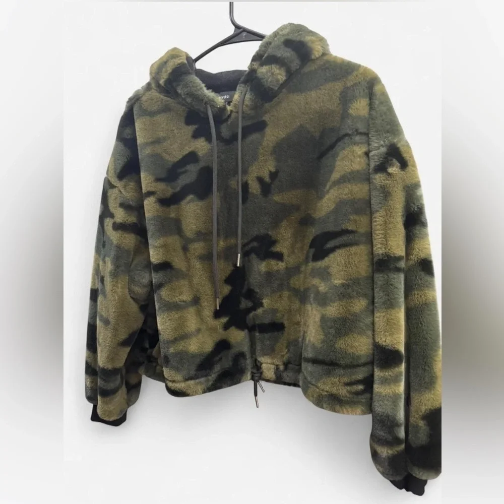 Forever 21 womens M winter long sleeve Faux Fur Camo punk goth Hooded Sweatshirt
